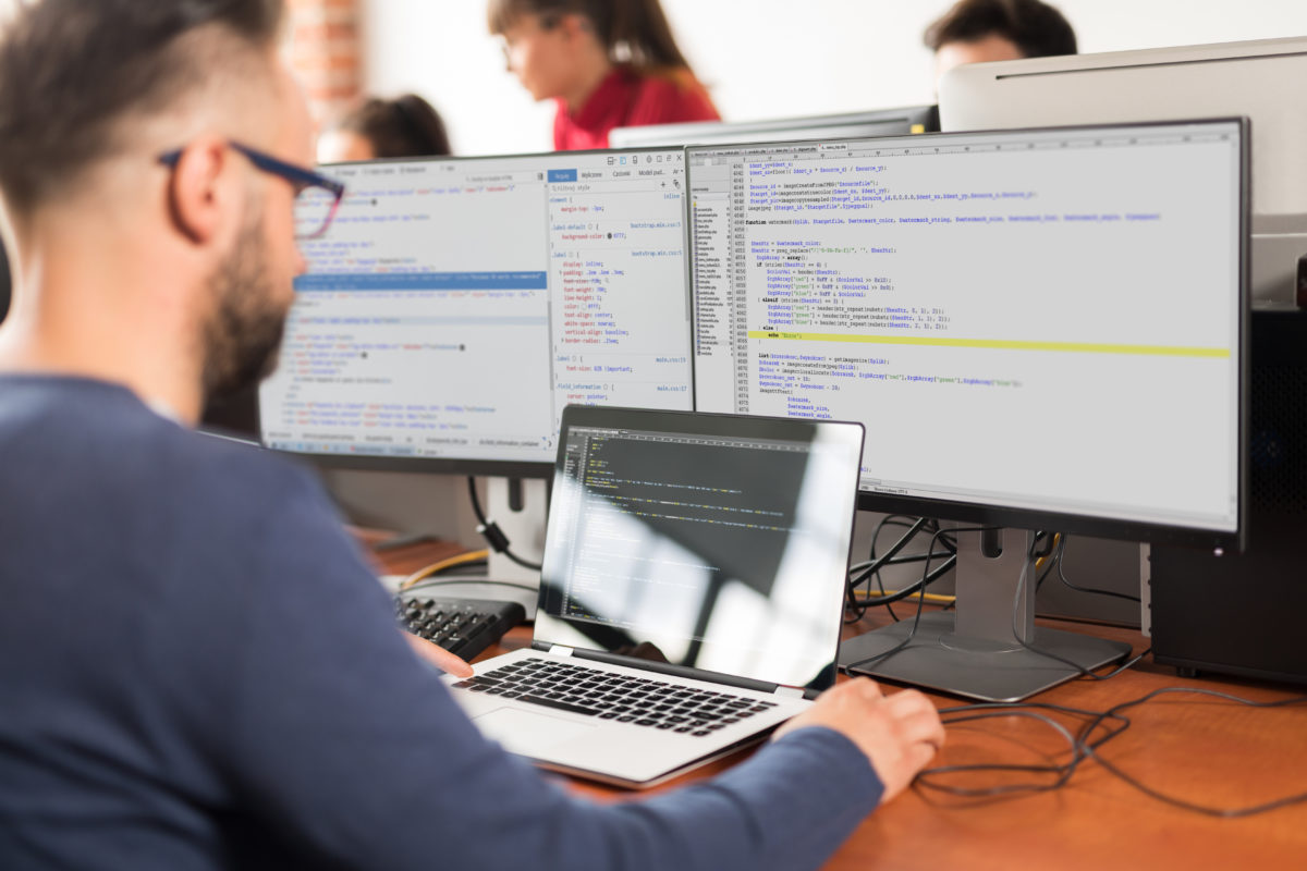 Für eine Informatikfirma ist die Privatsphäre der Nutzer zentral. Das Unternehmen führt ein Frühwarnsystem ein, um Kunden, die Produkte missbrauchen könnten, frühzeitig zu erkennen.
